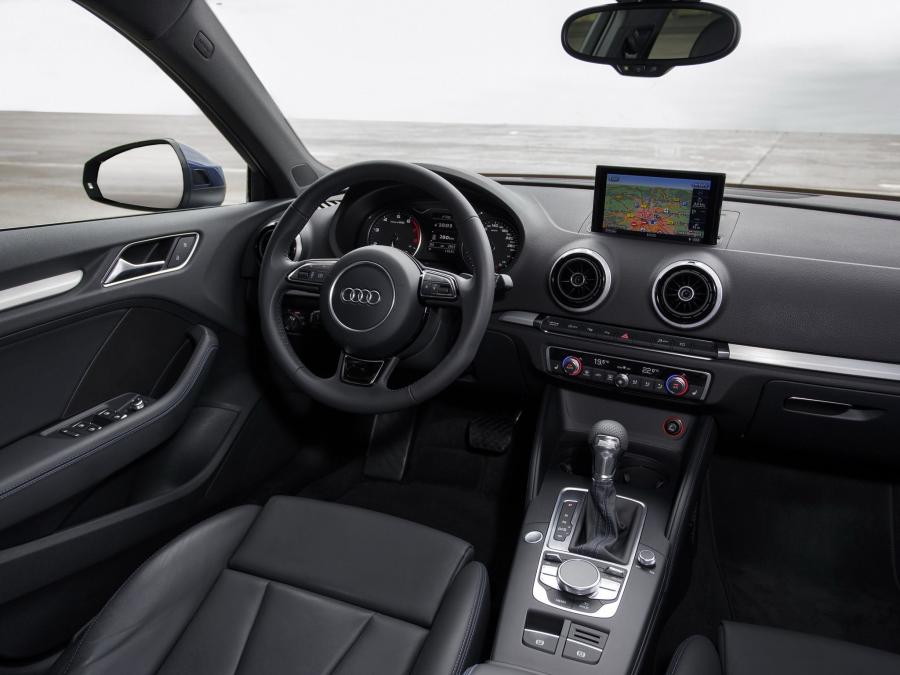 Торпедо Audi A3 Sportback g-tron (8V) 2013 года  (WW) (фото 6 из 18)